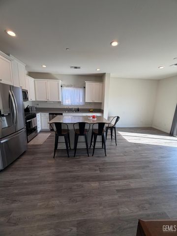 6813 Crawley Court, Bakersfield, CA 93307