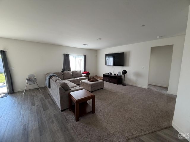 6813 Crawley Court, Bakersfield, CA 93307