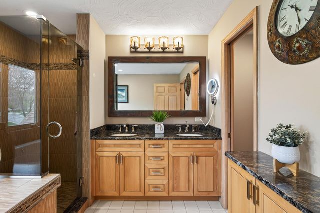 4133 Hidden Pond Trail NE, Prior Lake, MN 55372