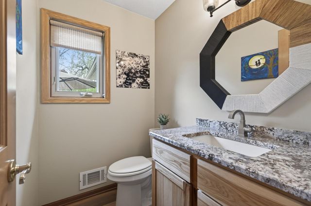 4133 Hidden Pond Trail NE, Prior Lake, MN 55372