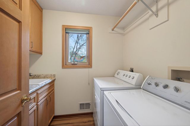 4133 Hidden Pond Trail NE, Prior Lake, MN 55372