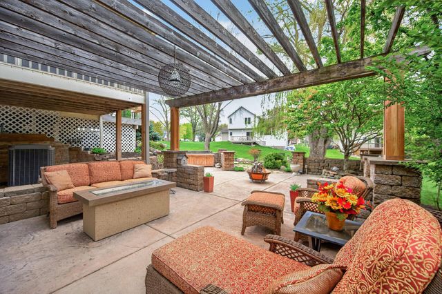 4133 Hidden Pond Trail NE, Prior Lake, MN 55372