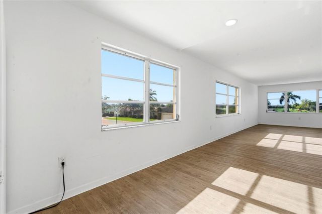 8950 PARK BOULEVARD 201, Seminole, FL 33777