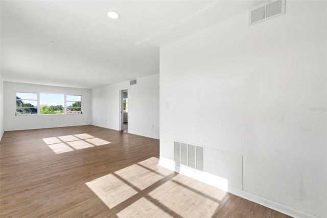 8950 PARK BOULEVARD 201, Seminole, FL 33777