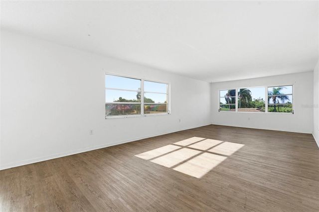 8950 PARK BOULEVARD 201, Seminole, FL 33777