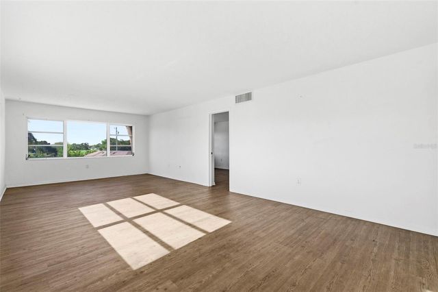 8950 PARK BOULEVARD 201, Seminole, FL 33777