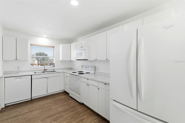 8950 PARK BOULEVARD 201, Seminole, FL 33777