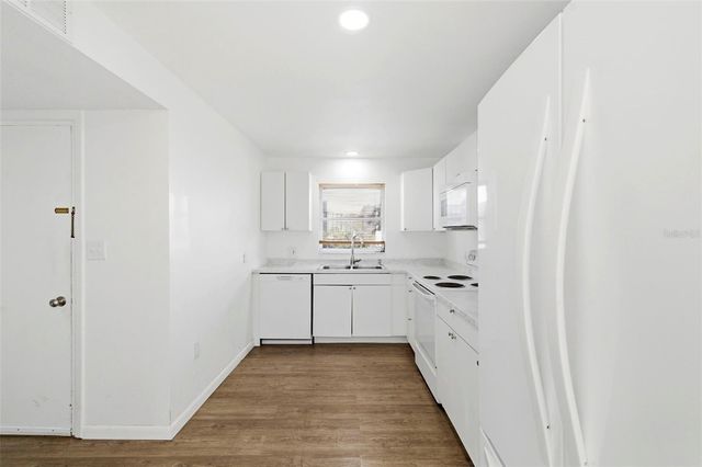 8950 PARK BOULEVARD 201, Seminole, FL 33777