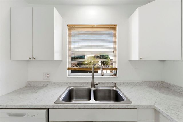 8950 PARK BOULEVARD 201, Seminole, FL 33777