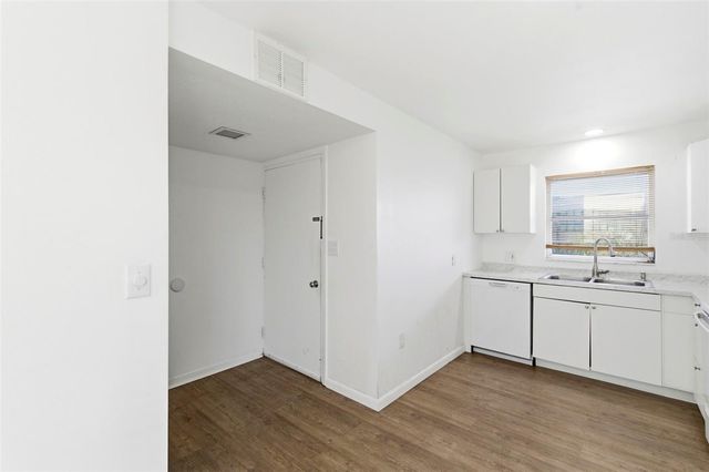 8950 PARK BOULEVARD 201, Seminole, FL 33777