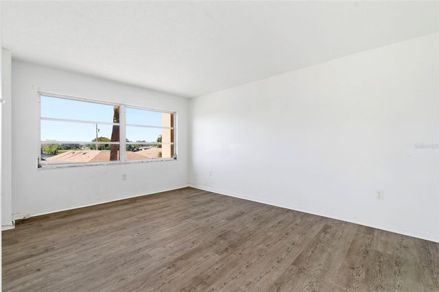 8950 PARK BOULEVARD 201, Seminole, FL 33777