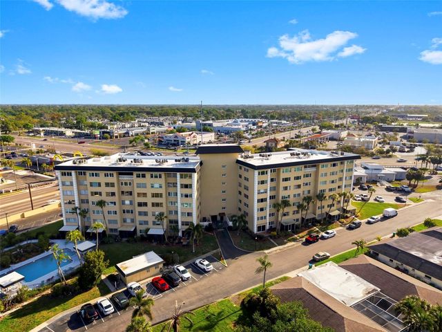 8950 PARK BOULEVARD 201, Seminole, FL 33777