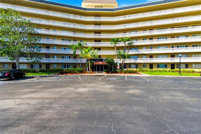 8950 PARK BOULEVARD 201, Seminole, FL 33777