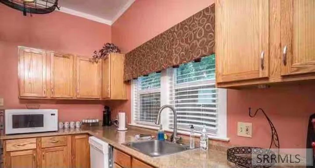 Image 10 of property listing at 936 E Center Street, Pocatello, ID 83201