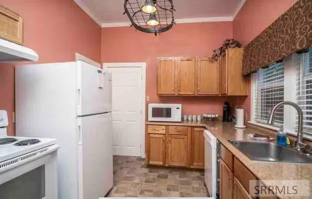 Image 9 of property listing at 936 E Center Street, Pocatello, ID 83201