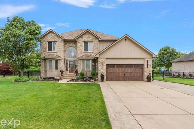 47645 Burlingame Drive, Chesterfield Twp, MI 48047