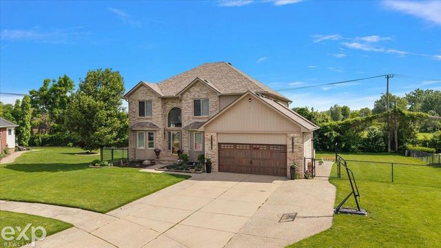 47645 Burlingame Drive, Chesterfield Twp, MI 48047