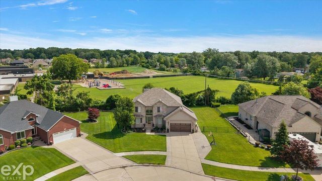 47645 Burlingame Drive, Chesterfield Twp, MI 48047