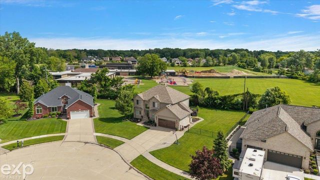 47645 Burlingame Drive, Chesterfield Twp, MI 48047