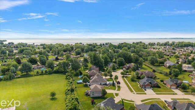 47645 Burlingame Drive, Chesterfield Twp, MI 48047