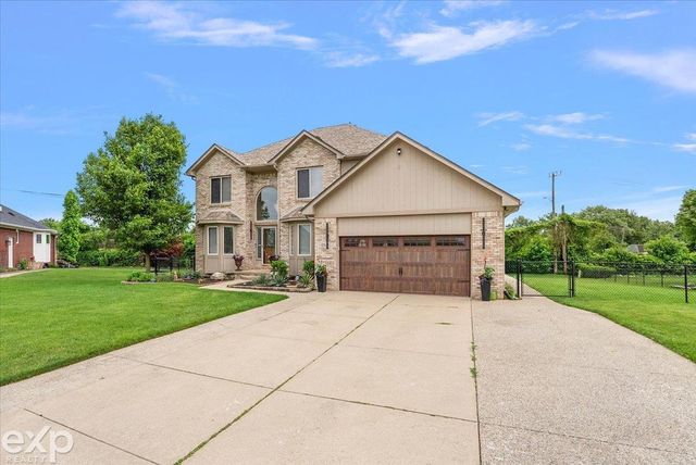 47645 Burlingame Drive, Chesterfield Twp, MI 48047
