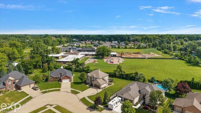 47645 Burlingame Drive, Chesterfield Twp, MI 48047