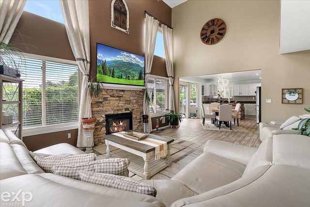 47645 Burlingame Drive, Chesterfield Twp, MI 48047