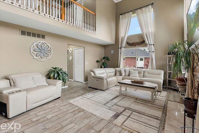 47645 Burlingame Drive, Chesterfield Twp, MI 48047