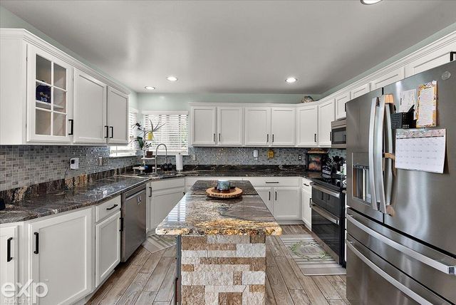 47645 Burlingame Drive, Chesterfield Twp, MI 48047