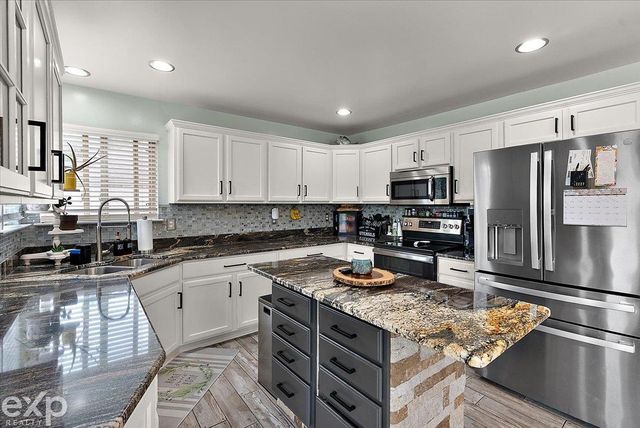 47645 Burlingame Drive, Chesterfield Twp, MI 48047