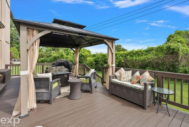 47645 Burlingame Drive, Chesterfield Twp, MI 48047