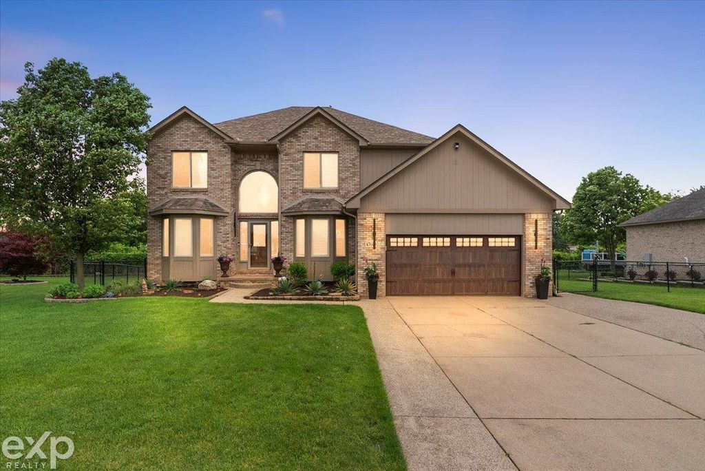 47645 Burlingame Drive, Chesterfield Twp, MI 48047