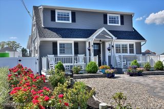 21 Drake Drive, Bayville, NJ 08721