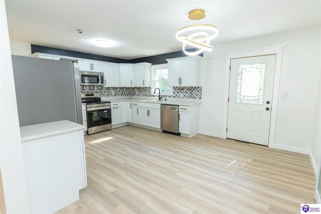 363 S Deepwood Drive, Radcliff, KY 40160