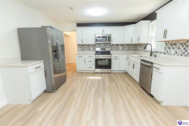 363 S Deepwood Drive, Radcliff, KY 40160