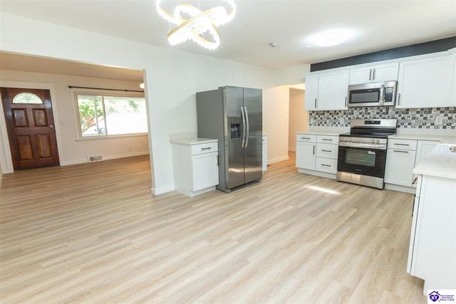 363 S Deepwood Drive, Radcliff, KY 40160