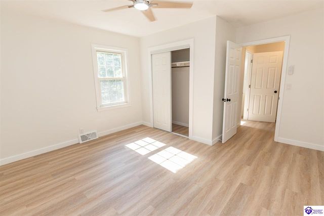 363 S Deepwood Drive, Radcliff, KY 40160