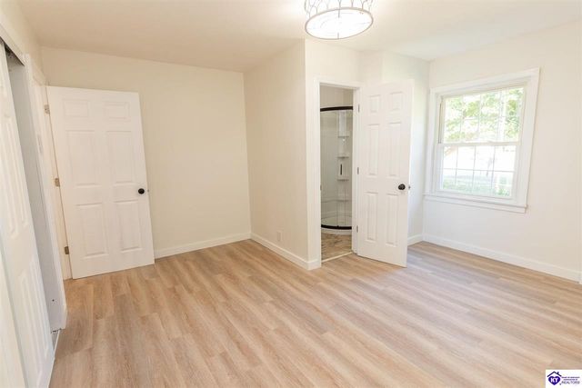 363 S Deepwood Drive, Radcliff, KY 40160
