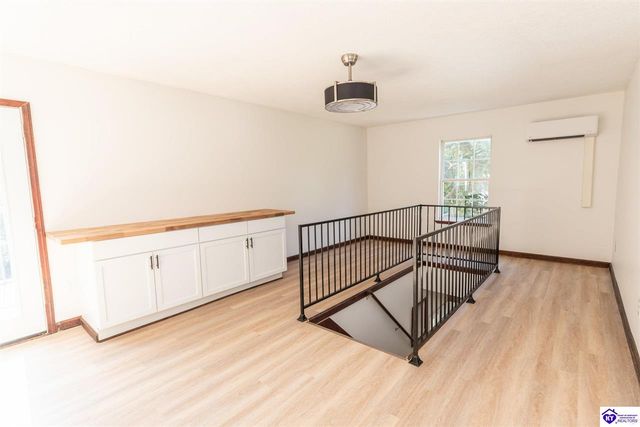 363 S Deepwood Drive, Radcliff, KY 40160
