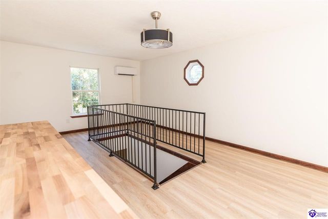 363 S Deepwood Drive, Radcliff, KY 40160