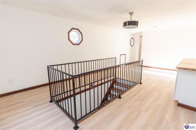 363 S Deepwood Drive, Radcliff, KY 40160