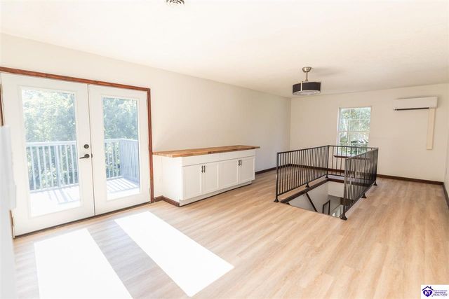 363 S Deepwood Drive, Radcliff, KY 40160