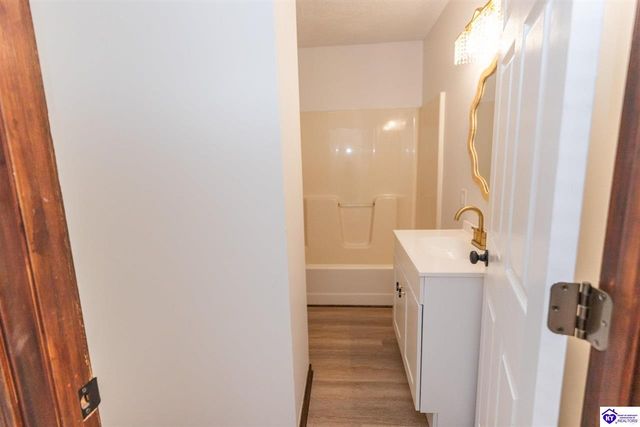 363 S Deepwood Drive, Radcliff, KY 40160