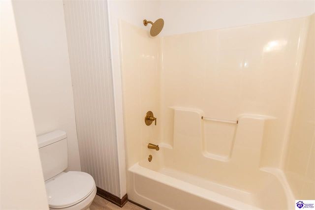 363 S Deepwood Drive, Radcliff, KY 40160