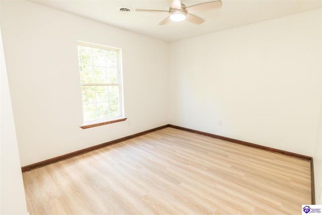 363 S Deepwood Drive, Radcliff, KY 40160