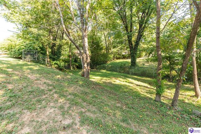 363 S Deepwood Drive, Radcliff, KY 40160