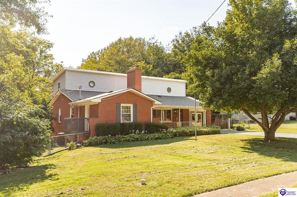 363 S Deepwood Drive, Radcliff, KY 40160