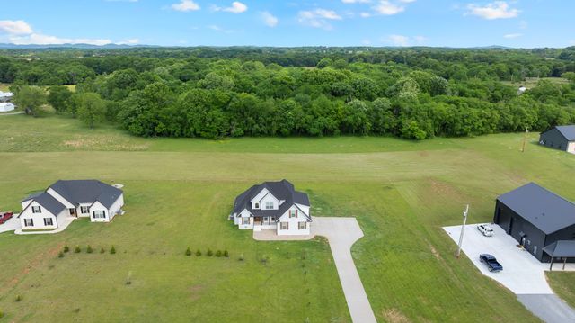 832 Longview Rd, Shelbyville, TN 37160