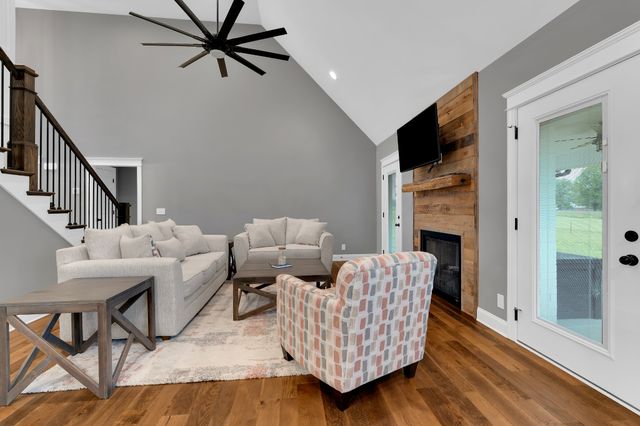 832 Longview Rd, Shelbyville, TN 37160
