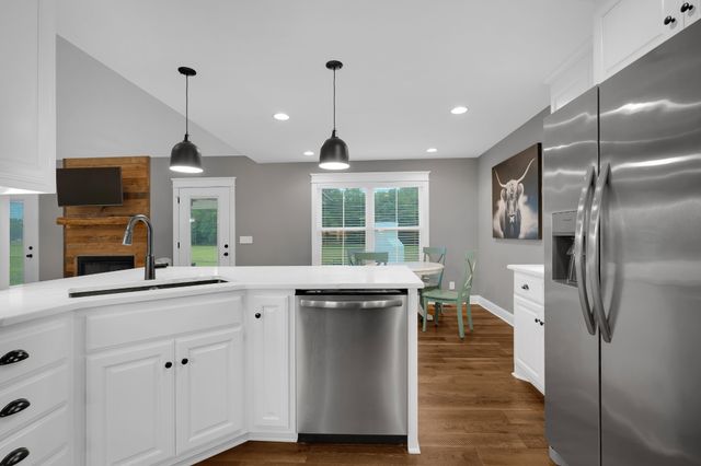 832 Longview Rd, Shelbyville, TN 37160